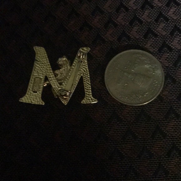 “M” Pin with angel - Picture 5 of 7